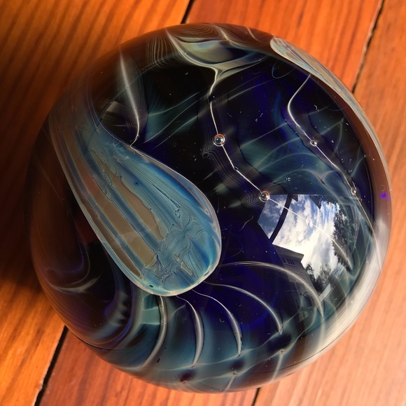 COLLECTORS SIGNED PAPERWEIGHT DEEP BLUE OCEAN - Picture 7 of 13